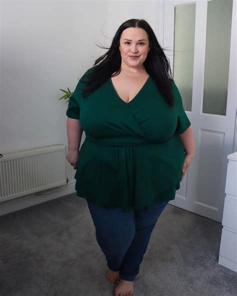 cookie_bbw|Clare (@clareplussize) .